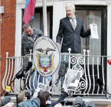  ?? Ansa ?? Altri tempi Assange sul balcone dell’ambasciata dell’Ecuador