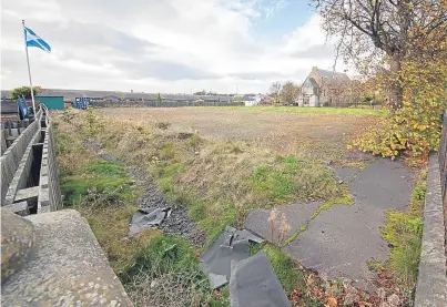  ?? Picture: Paul Reid. ?? Where the planned Sainsbury’s/greggs developmen­t would be, on the former Kinloch Primary School at the corner of Links Avenue and Dundee Street.