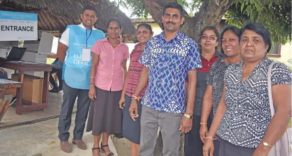  ?? Photo: Mereleki Nai ?? Supervisor of Elections Mohammed Saneem (left) with Andrews Primary assistant head teacher, Praneel Chand and his staff at SSKMC in Nadi on April 16, 2021.