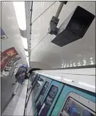  ??  ?? Le dispositif permettrai­t d’éviter que les terroriste­s montent dans les trains.