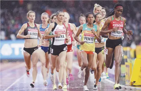  ??  ?? Geneviève Lalonde (à gauche) a pris part à la finale féminine du 3000 mètres steeple aux Championna­ts mondiaux d’athlétisme présentés à Londres, en août. - Archives