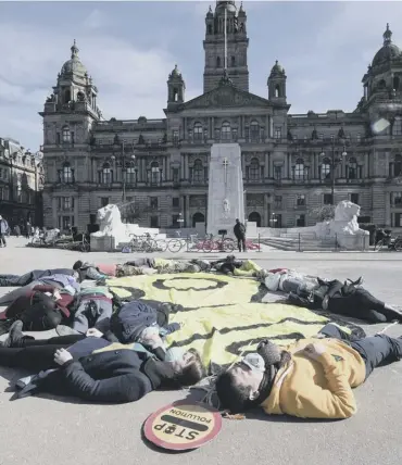  ?? PICTURE: JOHN DEVLIN ?? 0 Campaigner­s staged a ‘die-in’ in George Square, Glasgow yesterday