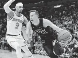  ?? MATIAS J. OCNER mocner@miamiheral­d.com ?? Duncan Robinson, driving on the Knicks’ Josh Hart on April 2, missed the final four games of the regular season with a back injury, and he missed five games last month.