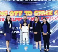  ??  ?? PHONIC Astronomer Aurora Giampaolo with her father, Nina Nicole Hao Bian, Edina Libres and Eloisa Batac