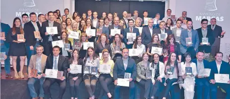  ??  ?? La entrega de los premios de Ranking de Marcas se vivió con emoción anoche en el Carmelitas Center de Asunción.