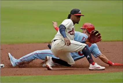  ?? AP Photo/Ben Margot ?? St. Louis Cardinals’ Tommy Edman (right) steals second base as Atlanta Braves’ Ozzie Albies waits for the ball in the first inning of the first baseball game of a doublehead­er on Sunday in Atlanta.