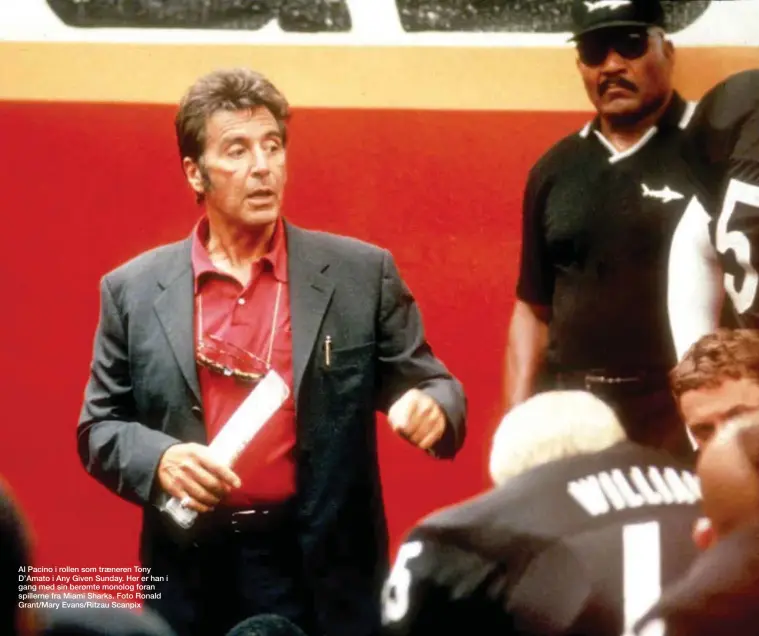  ??  ?? Al Pacino i rollen som traeneren Tony D’Amato i Any Given Sunday. Her er han i gang med sin berømte monolog foran spillerne fra Miami Sharks. Foto Ronald Grant/Mary Evans/Ritzau Scanpix