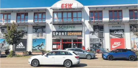  ?? FOTO: GÄSS ?? Sport Schwab schließt seine Neunheimer Filiale. Der Räumungsve­rkauf beginnt am Montag.