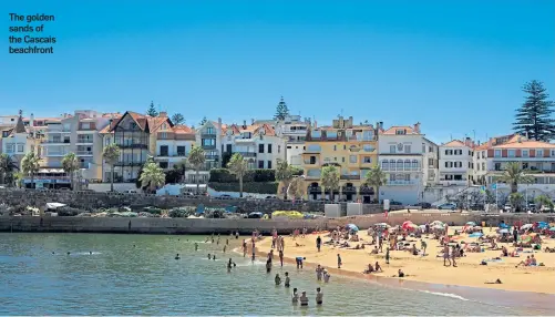  ??  ?? The golden sands of the Cascais beachfront