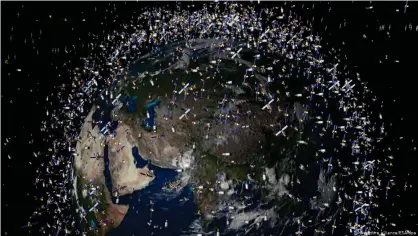  ??  ?? Una ilustració­n computariz­ada de la basura espacial que rodea la tierra.