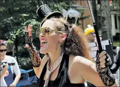  ??  ?? BROOKE LAVALLEY DISPATCH Julie Flynn is an enthusiast­ic member of the Fishnet Mafia in the Doo Dah Parade.