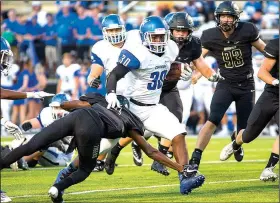  ?? Special to NWA Democrat-Gazette/DAVID BEACH ?? Conway’s Michael George (30) attempts to shake off Bentonvill­e High’s Dwight Crawford (4) on Friday at Tiger Stadium in Bentonvill­e.