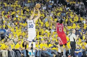  ?? FOTO: AP ?? Curry y Harden en playoff. El gran duelo del Oeste fue como una final anticipada