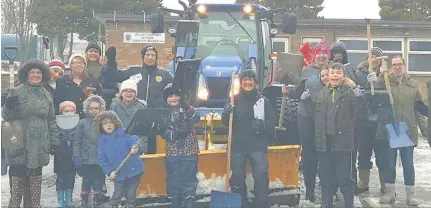  ??  ?? DIGGING IN Community spirit was alive and well at Valley Primary in Kirkcaldy where parents and pupils made sure it was accessible