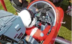  ??  ?? Die Cockpits sind oft originalge­treu gestaltet, wie hier bei einem „Red Arrows“Jet.
