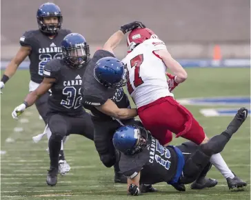  ?? PHOTO D’ARCHIVES AGENCE QMI ?? Les Carabins tenteront de renouer avec la victoire cet après-midi face au Redmen.