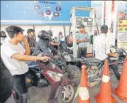  ?? VIRENDRA SINGH GOSAIN/HT PHOTO ?? The government has increased the excise duty on petrol and diesel n by ~3 per litre.