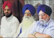  ?? SAMEER SEHGAL/HT ?? Balbir Singh ‘ardasia’ and Shiromani Akali Dal (Delhi) president Paramjit Singh Sarna in Amritsar on Sunday.