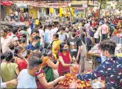  ??  ?? Crowded market place at Kopar Khairane amid spike in Covid-19 cases, in Navi Mumbai on Sunday.