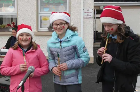  ??  ?? Castledock­rell NS pupils Emelia Byrne, Chloe Kelly-Doyle and Allannah Cullen singing carols at the school before the Christmas break.