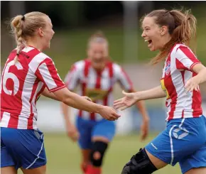  ?? BILD: LINUS OLSSON ?? Elin Anderberg och Cecilia Byberg, två skickliga lirare i Ytterby.