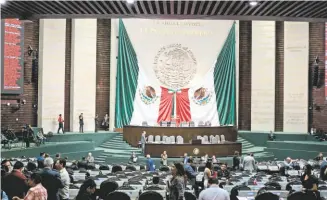  ??  ?? La Cámara de Diputados, ayer, en sesión. Cuartoscur­o