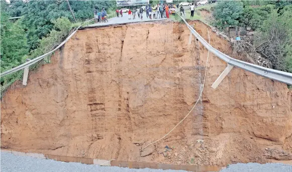  ?? | DOCTOR NGCOBO African News Agency (ANA) ?? PART of a road in Ntuzuma collapsed in heavy rains on Monday night.