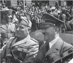  ??  ?? Sobre estas líneas, Mussolini y Hitler. Tanto los espías italianos como los alemanes operaban en nuestro país y eran tanteados por los servicios secretos de uno y otro signo.