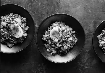  ?? PHOTOS BY DAVID MALOSH / NEW YORK TIMES ?? Farro and lentils with jammy onions can be enjoyed on its own, but it can also support almost any protein.