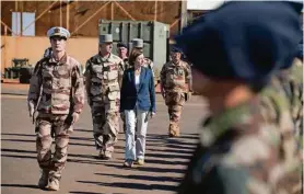  ?? (THOMAS PAUDELEUX/ECPAD/DÉFENSE) ?? Florence Parly, ministre française des Armées. Place aux femmes dans les temps difficiles… Gao, Mali, 27 novembre 2019.