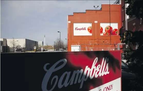  ?? COLE BURSTON/BLOOMBERG ?? Campbell Soup is closing its lone Canadian factory in Toronto and shifting production to three existing facilities in the U.S. which have excess capacity, largely as a result of consumers abandoning canned goods in favour of eating out, choosing to buy...