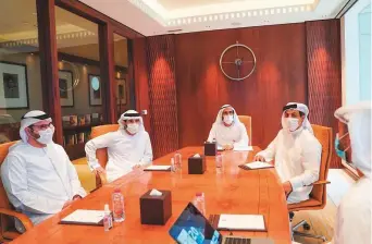  ??  ?? Shaikh Mohammad chairs the meeting held to review the action plan for the government in the digital economic sphere yesterday.