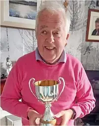  ?? ?? ●»Tom Daniels celebratin­g winning the Bridge Athenaeum President’s Cup in 2022