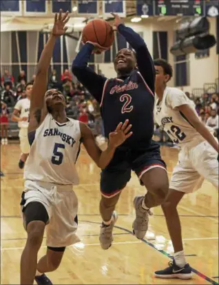  ?? JEN FORBUS — THE MORNING JOURNAL ?? Phoenix guard Devon Yarber goes vertical for a shot against Blue Streak guard Ra’Landes Johnson.