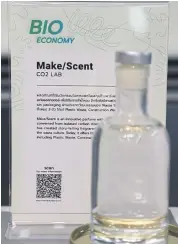  ?? ?? RIGHT
Ethanol in the perfume Make/Scent was converted from carbon dioxide molecules.