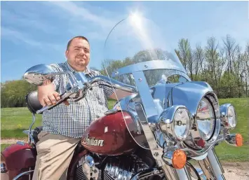  ?? TYGER WILLIAMS / MILWAUKEE JOURNAL SENTINEL ?? David Anderson, 36, lists his 2016 Indian Springfiel­d on Twisted Road, a rental service for motorcycle­s.