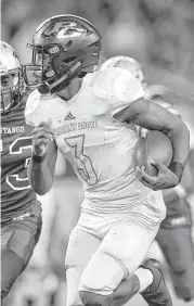  ?? Ryan Pelham / Beaumont Enterprise ?? Pleasant Grove’s Xavier Benson is pursued by the West Orange-Stark defense during the second quarter of Friday’s Class 4A Division II final.