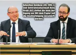  ??  ?? Sebastian Gemkow (40, CDU, r.) und Generalsta­atsanwalt Hans Strobl (62) stellen die neue Verfügung vor. Mit dem Papier soll die Strafverfo­lgung verschärft­werden.