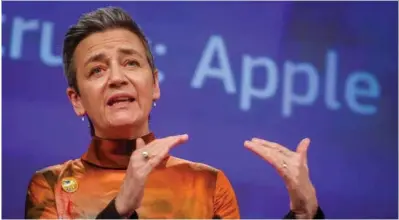  ?? Olivier Hoslet / Efe ?? La vicepresid­enta Margrethe Vestager, ayer durante el anuncio de la multa a Apple.