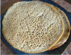  ?? (Wikimedia Commons) ?? THE ALIYAH and Integratio­n Ministry takes different cultures into account. For example, it runs day clubs for Ethiopian pensioners that incorporat­e traditiona­l foods like injera flatbread.