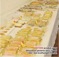  ??  ?? ANTARA produk yang dihasilkan peserta iaitu ‘moon cake’ dan kraftangan manik.