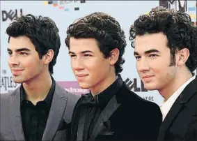  ?? GTRES ?? Los Jonas Brothers (Nick en el centro) en el 2009, en la cima de su fama