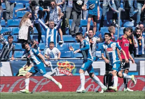  ??  ?? COMO EN CASA... Piatti, David López y Gerard Moreno celebran el gol contra el Alavés, el último anotado por el Espanyol en Cornellà.