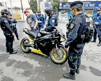  ??  ?? Con la intervenci­ón en Tláhuac no se extingue la delincuenc­ia en la ciudad, afirmó Miguel Ángel Mancera, jefe de Gobierno de la CDMX, quien indicó que la seguridad está garantizad­a en la capital del país.