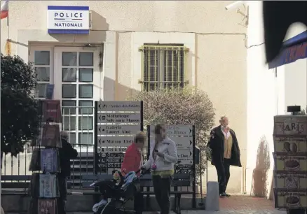  ?? (Photo doc D.L.) ?? À Sanary, les policiers vont quitter les locaux qu’ils occupent actuelleme­nt, dans une maison de ville jugée vétuste, pour un commissari­at flambant neuf. Les travaux pourraient débuter fin .