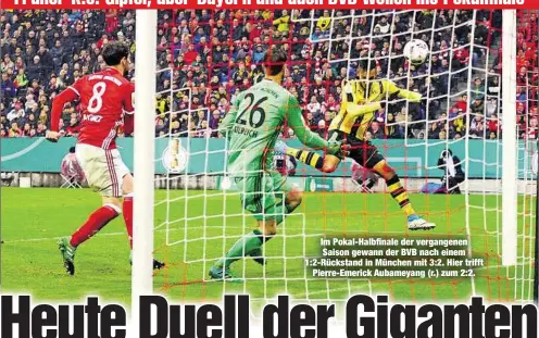  ??  ?? Im Pokal-Halbfinale der vergangene­n Saison gewann der BVB nach einem 1:2-Rückstand in München mit 3:2. Hier trifft
Pierre-Emerick Aubameyang (r.) zum 2:2.