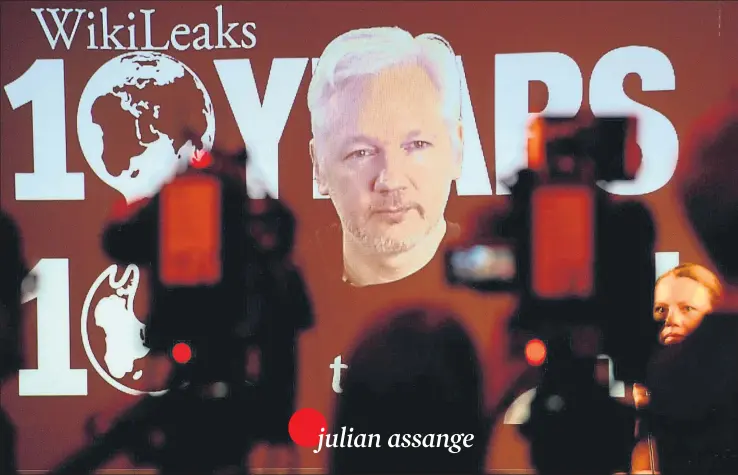  ?? ANADOLU AGENCY / GETTY ?? Julian Assange en su videoconfe­rencia de octubre pasado coincidien­do con el décimo aniversari­o de la aparición de Wikileaks