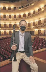  ??  ?? El clarinetis­ta Luis Obregón, solista invitado de la Orquesta Sinfónica de Yucatán (OSY) para este fin de semana en el teatro Peón Contreras