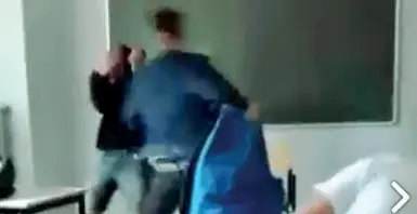  ??  ?? Violenza Un frame tratto dal video girato in una classe di Verona, che ha spopolato prima su Instagram e ora su Facebook. Si vede un ragazzo che rivolge parole dure su una base musicale a un altro, che, improvvisa­men te si alza e risponde con uno...