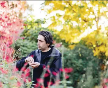  ?? SIMON SHIFF/THE NEW YORK TIMES ?? Ben Shewry with pineapple sage, one of the plants he grows for use at his restaurant Attica, in Melbourne, Australia, on May 26.